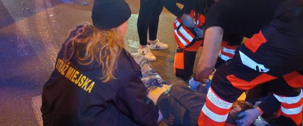 🚨 Interwencja Straży Miejskiej na ul. Żelaznej – udzielona pomoc nieprzytomnemu mężczyźnie 🚨